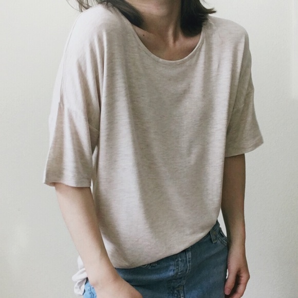 SmilingBear Tops - NWT Soft Rayon Scoop neck tee in Heather Beige